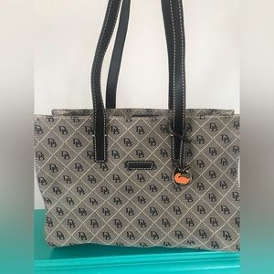 Dooney & Bourke tote purse
